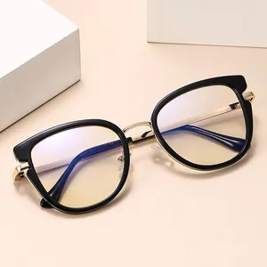 Gafas cuadradas elegantes en negro y dorado con lentes de filtro de luz azul para mujer