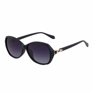 Occhiali Da Sole Polarizzati Da Donna Montatura Grande Protezione UV400 Lente TAC TR Metallo Elegante Esterna Occhiali