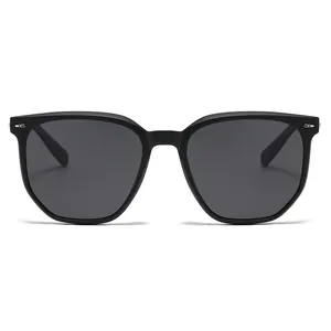 Schwarze quadratische Damen Sonnenbrille mit silbernen Details und dunklen Gläsern