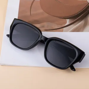 Lunettes de soleil polarisées œil-de-chat pour hommes avec monture carrée noire chic