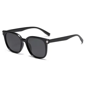 Lunettes de soleil polarisées carrées noires pour hommes avec ornements étoiles argentées