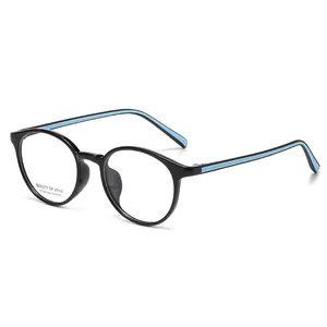 Gafas redondas retro negras con detalles interiores azul claro y lentes transparentes
