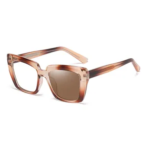 Occhiali da sole moderni cat-eye con montatura sfumata ambra e lenti marroni per donna