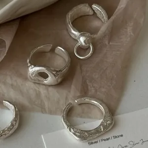 Bagues ouvertes en argent sterling 925 faites main avec texture martelée irrégulière argentée