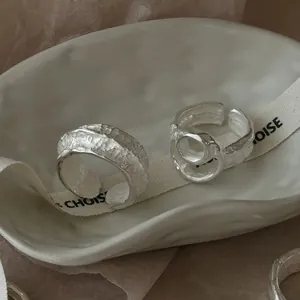 Bagues en argent sterling 925 avec texture martelée à la main et design ajustable