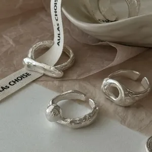 Bagues en argent 925 minimalistes avec texture de métal liquide et formes bio