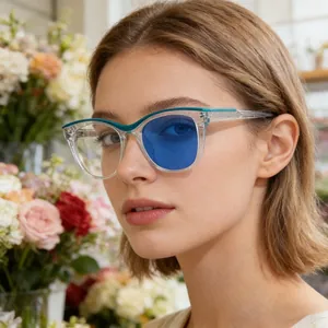 Women's Fashion Cat Eye Photochromic Sunglasses Blue Light Blocking Color Changing PC Frame Trendy UV400 Eyewear