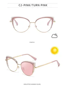 Gafas cat-eye de metal dorado con lentes fotocromáticas que cambian a un tono rosado