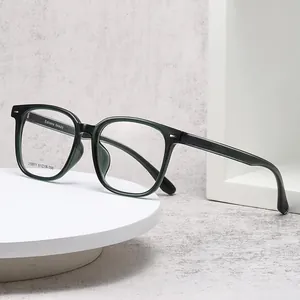 Monture de lunettes carrée vert foncé pour hommes modèle J10011 sur support minimaliste