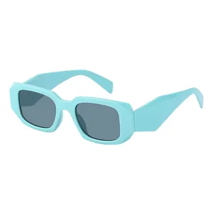 Lunettes de soleil carrées bleu clair à monture épaisse et verres gris pour femmes