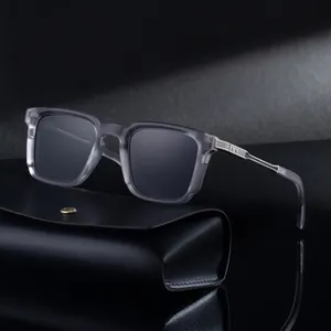 Lunettes de soleil polarisées carrées pour hommes avec monture grise et branches en métal