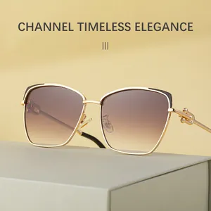 Détail de lunettes de soleil œil-de-chat dorées avec charnière à nœud et dégradé