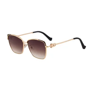 Lunettes de soleil cat-eye en métal pour femmes avec verres dégradés marron et monture dorée