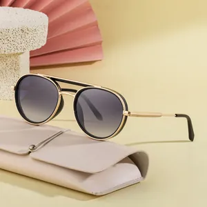 Lunettes de soleil ovales punk avec monture en métal et étui en cuir beige chic
