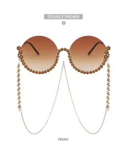 Vorderansicht der runden Sonnenbrille mit braunem Farbverlauf und goldener Sternenkette