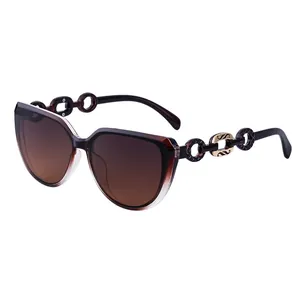 Lunettes de soleil œil de chat dégradé marron avec branches à maillons dorés