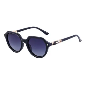 Fashionable square frame polarized sunglasses with black frames and gold metal temples