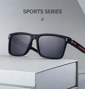 Detalle de gafas de sol deportivas polarizadas con patillas de rayas rojas y negras