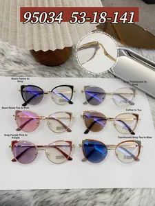 Cat-Eye-Brille mit Blaulichtfilter und photochromen Gläsern sowie Federscharnier-Bügeln