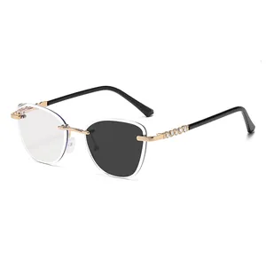 Occhiali da sole cat-eye senza montatura fotocromatici con strass e metallo dorato