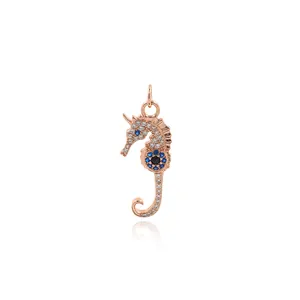 Seepferdchen-Anhänger mit 24K Goldbeschichtung, blauen Edelsteinen und Kristallen für Schmuck