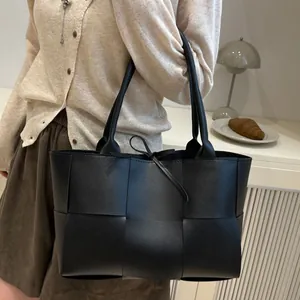 Sac cabas rétro en cuir tressé noir avec motif Intrecciato pour femmes élégantes