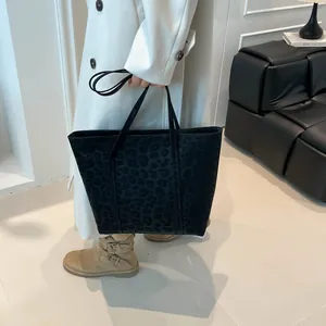 Vintage leopard print tote bag for women with large capacity and black matte texture