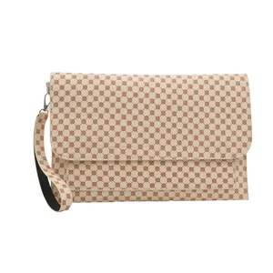 Sac à main beige minimaliste avec motif géométrique rouge et dragonne