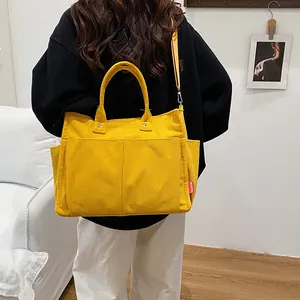 Borsa tote in velluto a coste giallo brillante con tasche multiple e tracolla regolabile