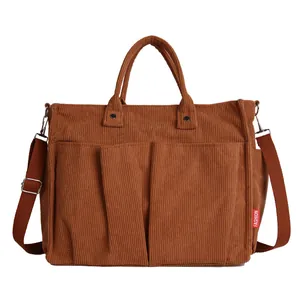 Borsa tote marrone in velluto a coste con doppie tasche frontali e tracolla regolabile
