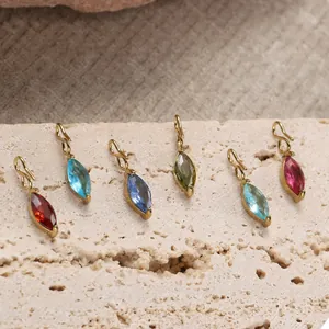 Bunte Zirkonia-Anhänger in Marquise-Form mit S-Haken in Goldbeschichtung