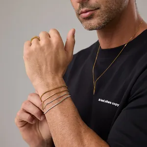Set minimalista di bracciali a catena serpente oro e argento con anello quadrato
