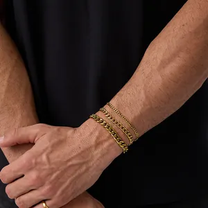 Set di tre bracciali a catena cubana dorati da uomo con finitura metallica a specchio