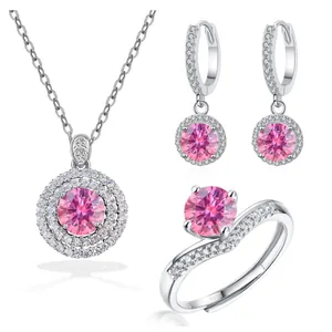 Nahaufnahme des S925 Sterlingsilber-Schmucksets mit rosa Edelsteinen und Diamantumrandung