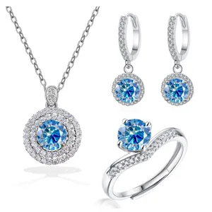Detail der S925-Punze auf dem Silberschmuck-Set mit blauem Moissanit und Halo-Steinen