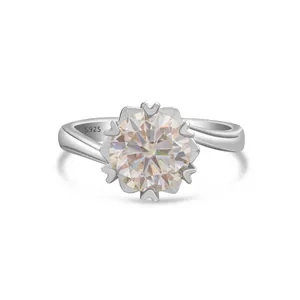 Ring aus S925 Sterlingsilber mit 2 Karat Moissanit und einzigartiger Herz-Blumen-Fassung