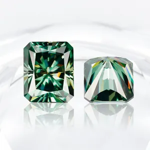 Radiant geslepen smaragdgroene moissaniet edelstenen met schittering op wit