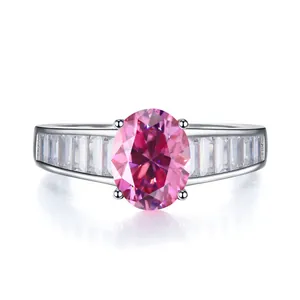 Bague en moissanite rose ovale 2ct avec pierres baguettes latérales sur anneau argent