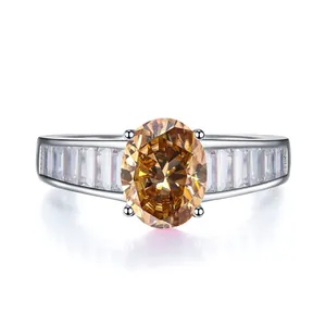 Bague luxueuse en moissanite champagne ovale avec pierres latérales taille baguette en or blanc