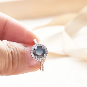 Klassieke S925 zilveren halo ring met zwarte moissaniet en pavé gezette diamanten
