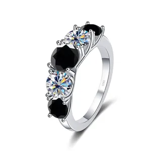S925 Sterlingsilber Ring mit abwechselnd schwarzen und weißen Moissanit-Steinen