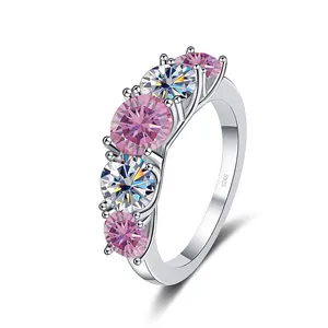 Anello in argento sterling S925 con pietre moissanite rosa e bianche da 3,6 carati a griffe