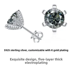 Detail von 925 Sterling Silber Ohrsteckern mit sechs-Krallen-gefassten Moissanit-Steinen
