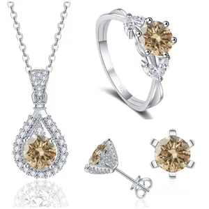 Nahaufnahme der S925-Punze auf Silber-Schmuckset mit champagnerfarbenem Moissanit
