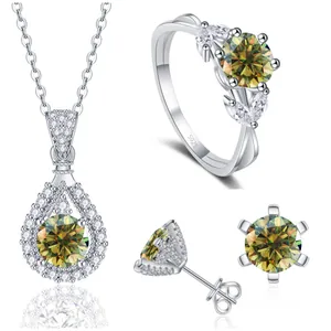 Detailansicht eines 925er Silber Schmucksets mit gelben Moissanit-Tropfen-Edelsteinen