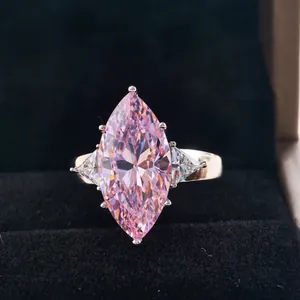 Δαχτυλίδι S925 ασήμι με ροζ πέτρα 10ct κοπής marquise και πλαϊνά τριγωνικά στοιχεία