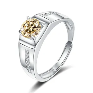 Verstellbarer Herrenring aus Silber mit 1ct Champagner-Moissanit und Mikro-Pavé-Besatz