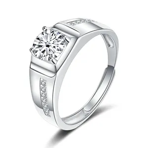 Nahaufnahme des 1-Karat-Moissanit-Rings mit Vier-Krallen-Fassung und verstellbarem Silberband