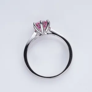 Klassieke S925 zilveren ring met ronde roze moissanite en 6-klauw instelling