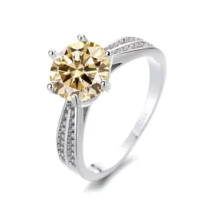 Klassieke S925 zilveren ring met zes klauwen en een ronde champagnekleurige moissaniet